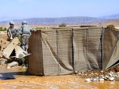 Cora vous emmène visiter l'atelier de la barrière défensive.
