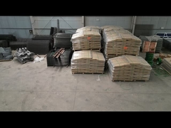 Un nouveau lot de barrières défensives a commencé à être assemblé