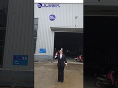 La perspective à la première personne vous fait visiter l’usine de barrières défensives.