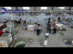 La vue aérienne vous emmène voir l'usine de fil de rasoir.