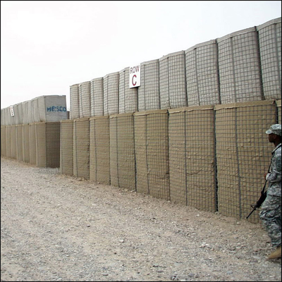 Le mur de barrière de soudage galvanisé anti-corrosion HESCO défensif militaire rempli de sable au Canada