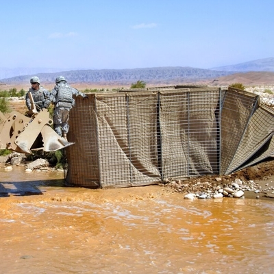 Boîte en gabion galvanisée soudés empilable MIL 7 2.21m Hesco Barrière pour militaire Barrière défensive Mur de protection contre les inondations