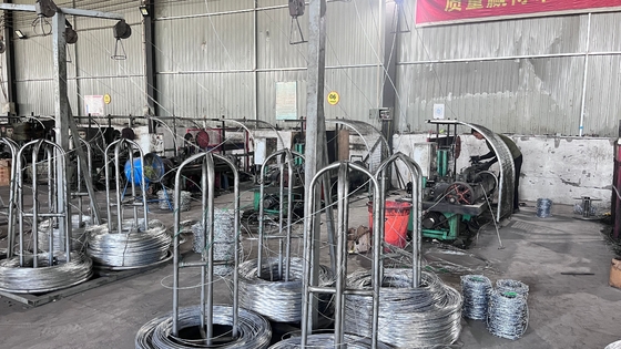 Vente à chaud fil barbelé à rasoir croisé fil barbelé plat enrouler fil barbelé à rasoir et clips fil barbelé