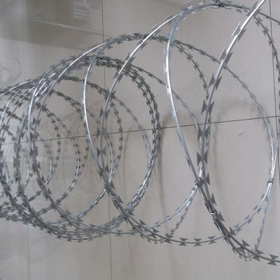 BTO-22 galvanisé de 90 cm de diamètre de bobine Concertina Razor Barbed Wire pour le mur de protection