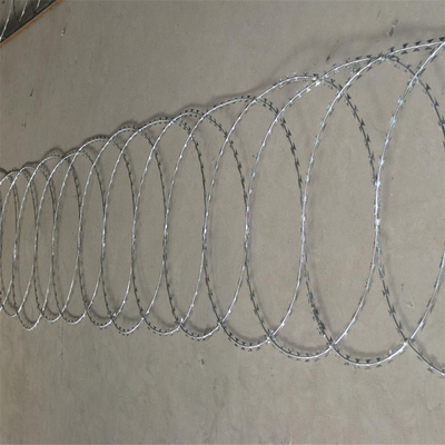 BTO-22 galvanisé de 90 cm de diamètre de bobine Concertina Razor Barbed Wire pour le mur de protection