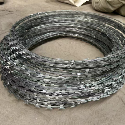 En acier inoxydable Concertina Razor Barbed Wire Pour la ferme prison clôture de sécurité
