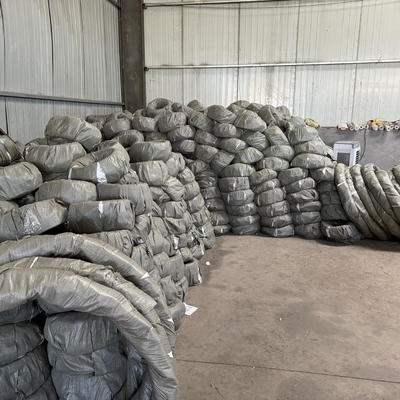Vente à chaud en acier inoxydable galvanisé fil barbelé longueur par rouleau en Afrique du Sud