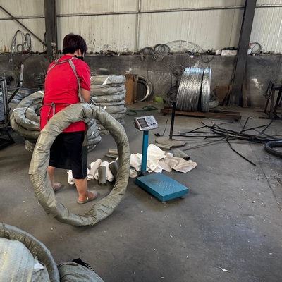 Type de rasoir croisé et fil de fer Matériau anti-rouille lame de rasoir fil barbelé à vendre