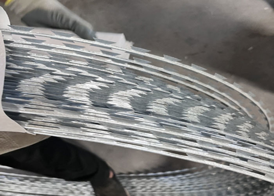 Ligne droite en spirale et fil barbelé à rasoir de type croisé disponible BTO-12