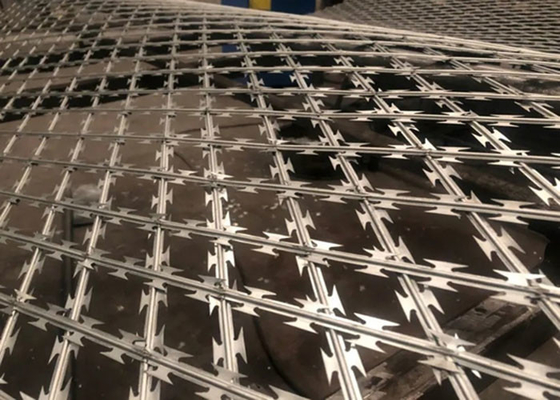 Nouveau type de filet de protection en bobine diamètre fil barbelé rasoir pour les installations de sécurité