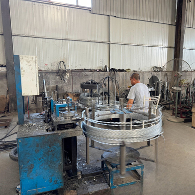 Prix d'usine Clôture galvanisée fil barbelé Concertina fil barbelé Pour fil barbelé en acier inoxydable