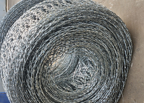 Matériau galvanisé fil de fer barbelé pour la protection contre la rouille
