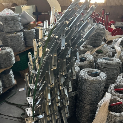 Fabrique fil barbelé galvanisé trempé à chaud pour les clôtures de sécurité de maillage 12,5 calibre 18 calibre PVC enduit fil barbelé en fer