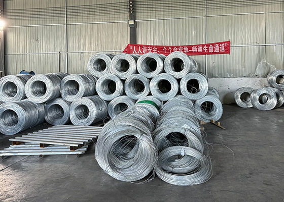 Clôture en acier enduit de zinc Clôture de sécurité en fil de fer en fil de fer barbelé