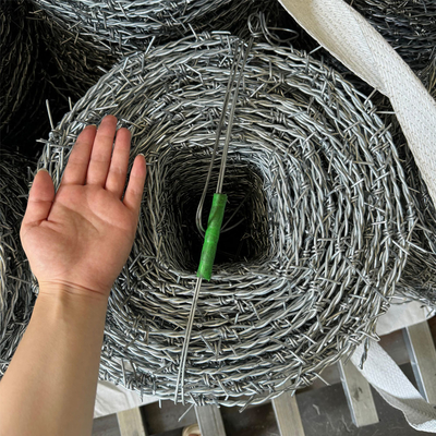 Coil de fil barbelé galvanisé traditionnel 400M 500M 50Kg par rouleau d'acier de 5 mm de diamètre pour clôture et protection