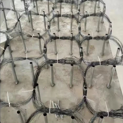 KN Barrière de réservoir Mesh de fil de fer anti réservoir Tracé de l'enveloppe Net Réduire la mobilité des réservoirs en Ukraine