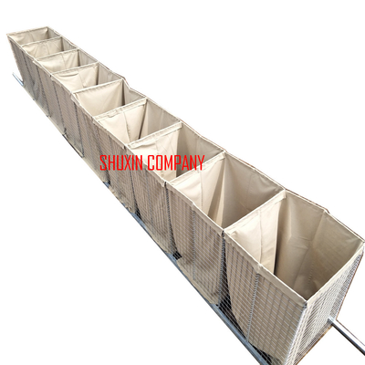 Barrières militaires Hesco Mil 1 remplies de sable avec géotextile