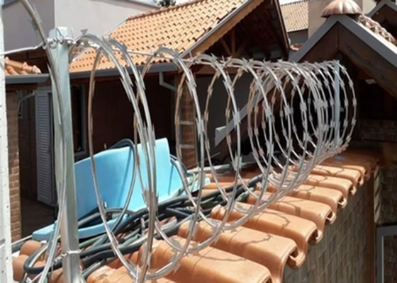 Fil barbelé à rasoir en plastique recouvert Fil d'enroulement plat Pour la clôture de sécurité