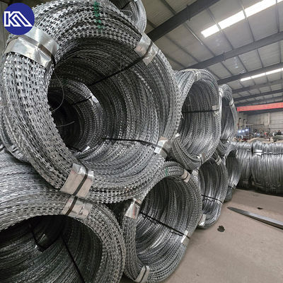 Barde à rasoir de sécurité Clôture pour la maison Barde à rasoir Barde à fil de fer en rouleau Sécurité résidentielle BTO-22 Barde à rasoir Fil de fer barbelé