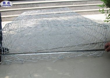 Le PVC a enduit le grillage hexagonal galvanisé de mur de soutènement de mur de 2mm Gabion