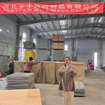 Barrière défensive forte conçue pour le contrôle des inondations, la défense militaire et la protection des hôtels avec des matériaux durables et des finitions résistantes à la corrosion