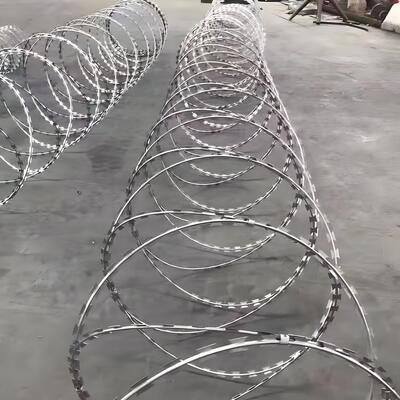 Chine Fil de rasoir en acier inoxydable Prix Concertina Lamelle de rasoir fil barbelé fil galvanisé fil de rasoir barbelé
