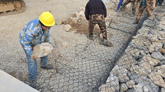 Prix compétitif d'usine 6*8cm Boîtes de gabions tressés Panier de gabions galvanisé 2,2 mm Gabion