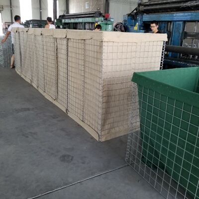Barrière défensive résistante à la corrosion construite avec des matériaux prolongeant la durée de vie dans les zones côtières et industrielles