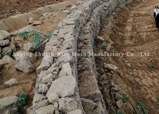 Fil hexagonal galvanisé de fer remplissant paniers de Gabion pour la protection de berge