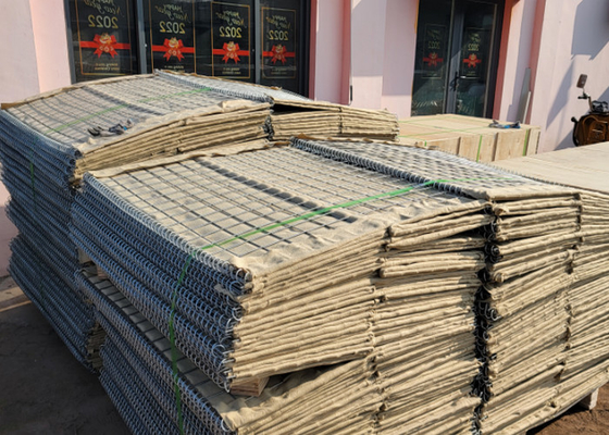 Le géotextile non tissé 4mm défensif résistant de polypropylène de barrière a rayé