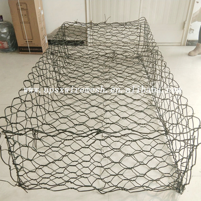 Le double a tordu l'hexagone de cages rempli par pierre de paniers de Gabion galvanisé par 6x8cm empêchant la rupture de roche