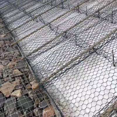 A galvanisé hexagonale de panier du grillage 2.0mm Gabion de fer/PVC a enduit le mur